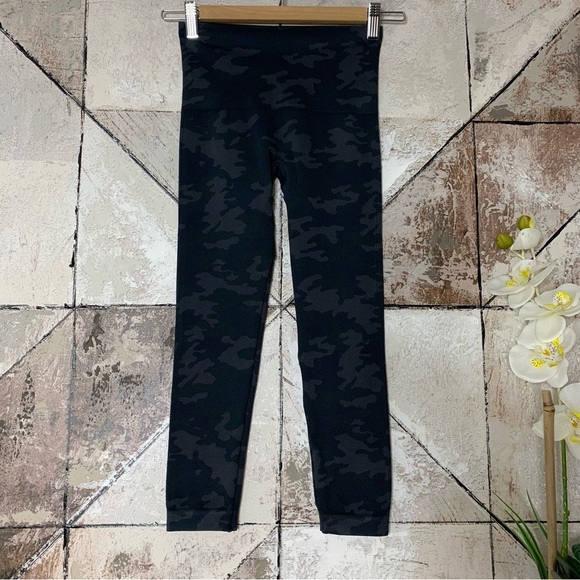 SPANX Leggings for Women Look at Me Now Seamless Leggings Size Small - Picture 12 of 12